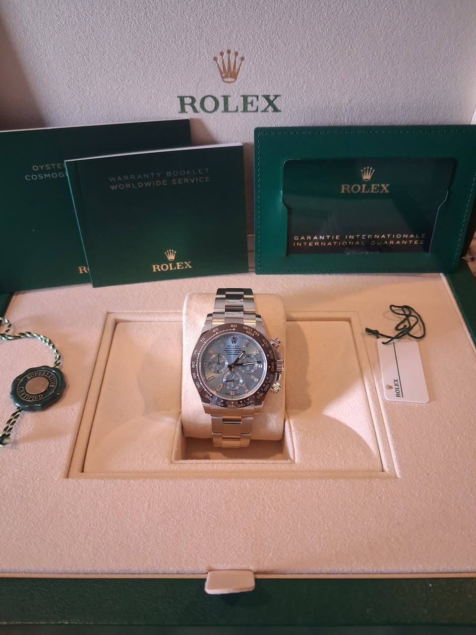 May be an image of wrist watch and text that says 'ROLEX Viir ROI ROLEX EX GARANTIEINT GANANTIEINTERNATIONA GARANTICIN ANATIONA S ,L A N 食 - ROLEX ROLEX'