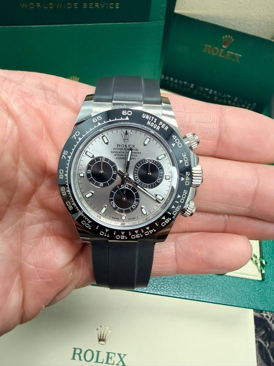May be an image of wrist watch and text that says ' ማዛግግ ROLEX EX 0 SUPERLATNE ပရန FIED 製業 매번호 ن 85 60 N D 10 10 UNITS HOUR NITSPER PER 400 300 マ 240 ロ 200 180 A RO 20 7 40…