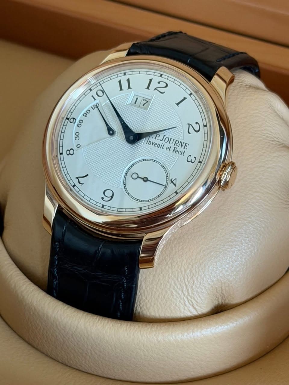 May be an image of wrist watch and text that says 'O 一 ٥ Invenit P.JOURNE et Fecit 8 کى م 9 ل'