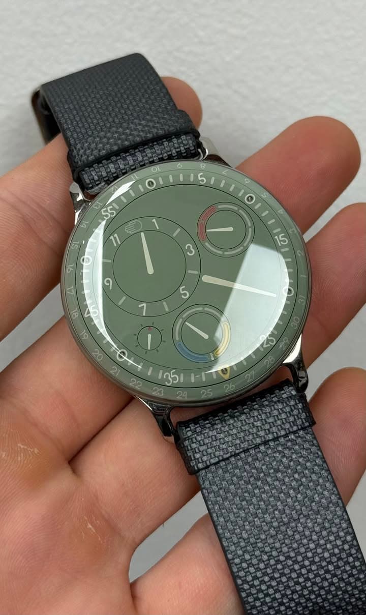 May be an image of digital watch and text that says 'ει S5 bl 11 ٥ S SI ၇ กว-ย '