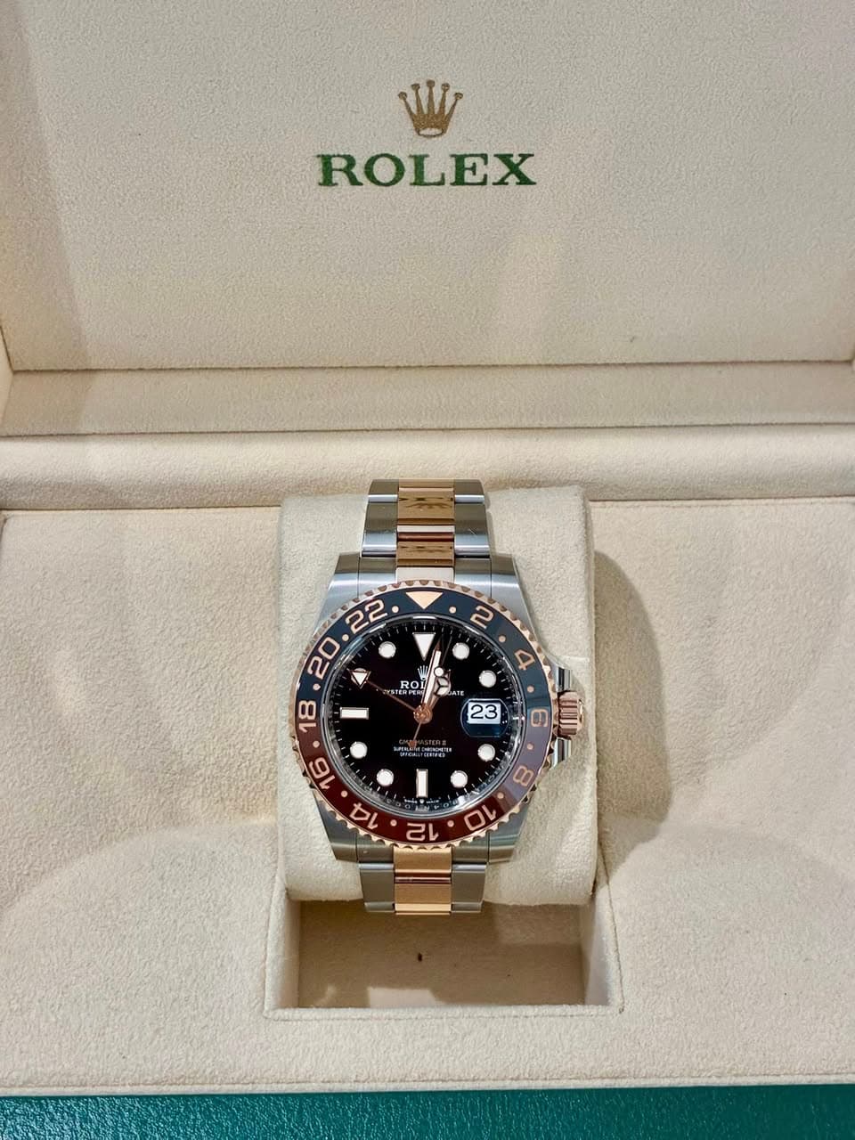 May be an image of wrist watch and text that says 'ROLEX ROL H الكن 16 14 8 N N 10'