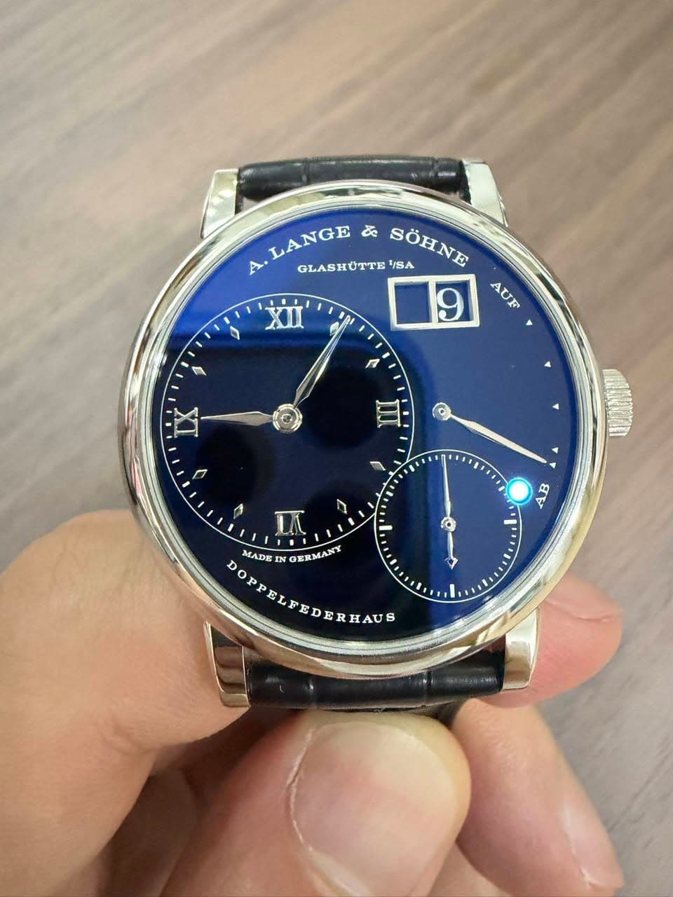 May be an image of digital watch and text that says 'LANGE め A GLA GLASHÜTTE SÖHNE SÖENE SA 9 AUE JF 自 1 IX C E ۲ A ۸ 片 एम 47 ፃዬ O MADE DOPPELFEDEREAUS IN E'